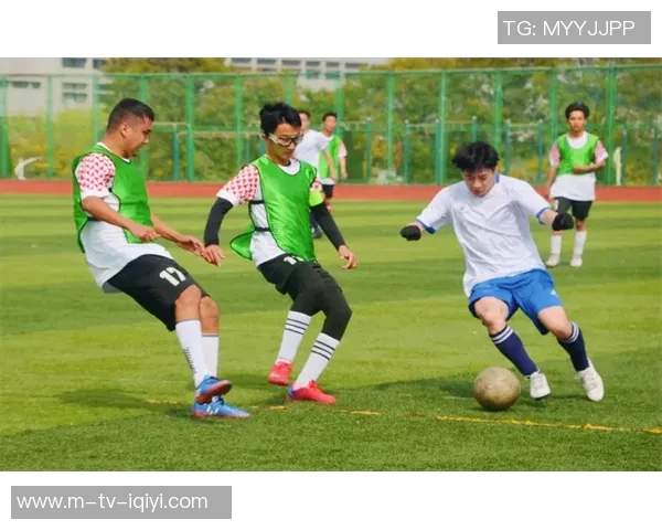 广东省大学生足球联赛精彩纷呈各高校球队激烈角逐展现青春风采与团队精神 广东省大学生足球联赛精彩纷呈各高校球队激烈角逐展现青春风采与团队精神